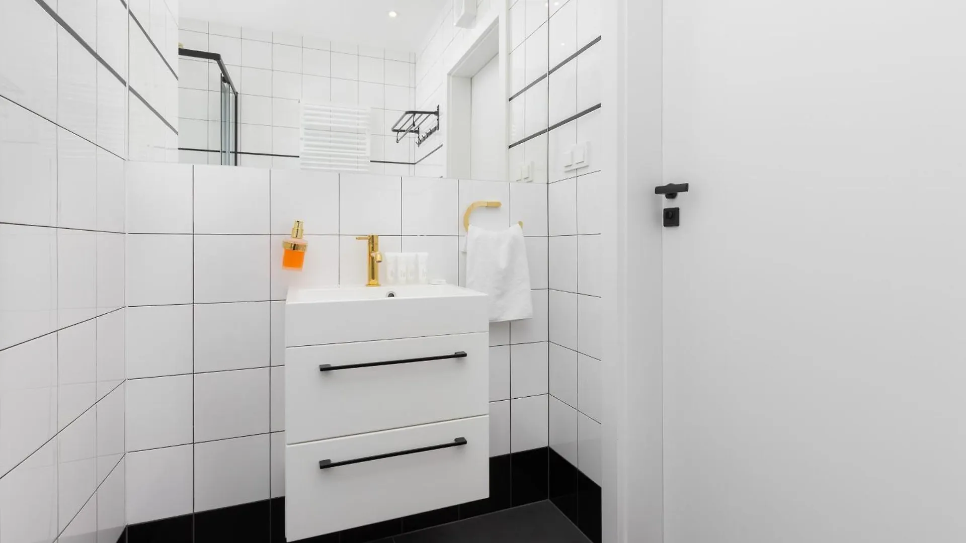 Green Apartment In Gdansk With Free Access To The Gym And Parking By Noclegi Renters